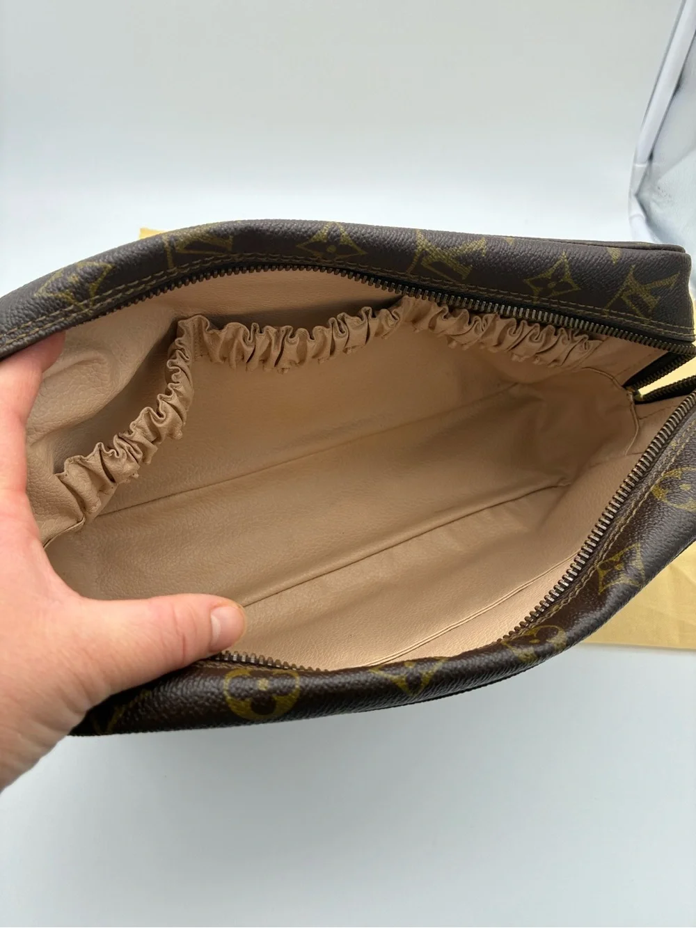 Louis Vuitton vintage monogram trousse 28 toiletry  bag with LV dust bag